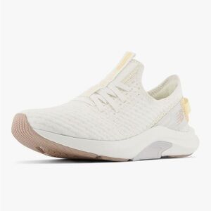 New balance tennis shoes